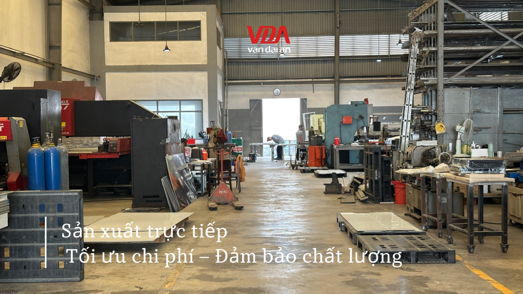 hệ thống máy móc gia công tại xưởng mộc.